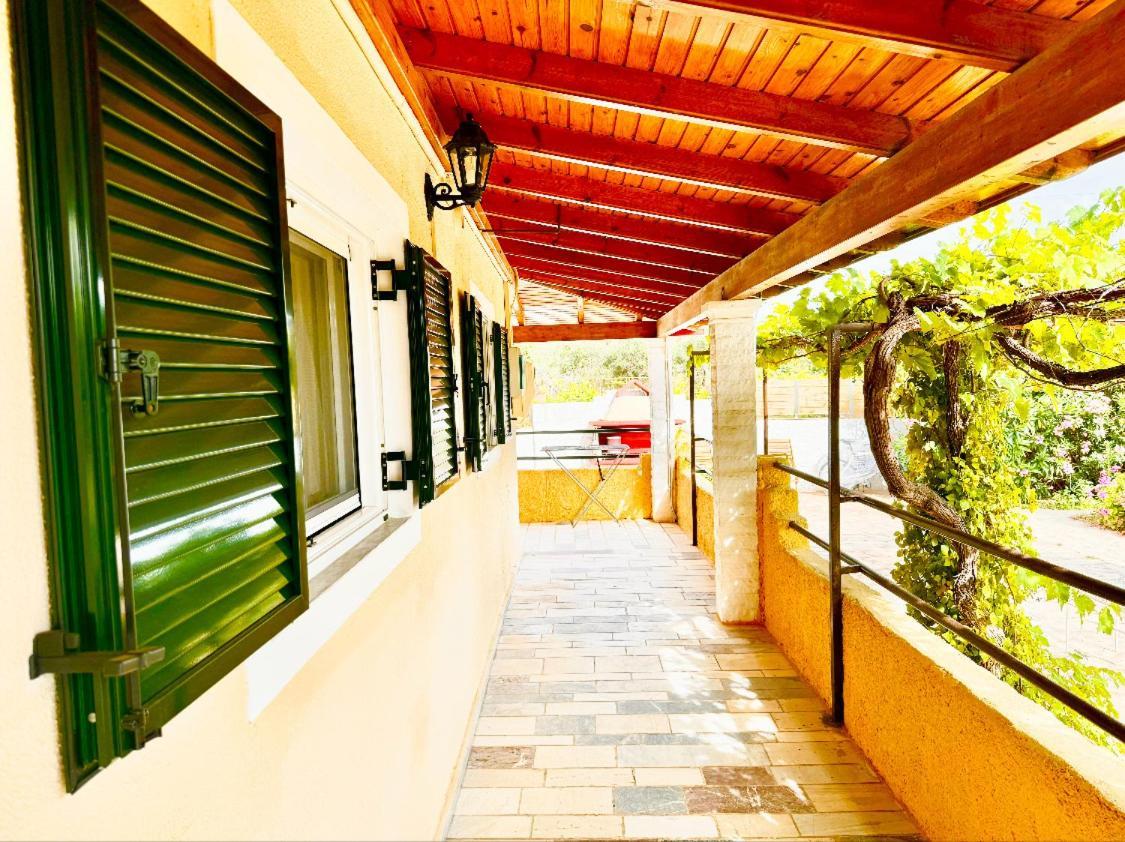 Tetraktys Estate Beachside Υδωρ Ágios Matthaíos Kültér fotó